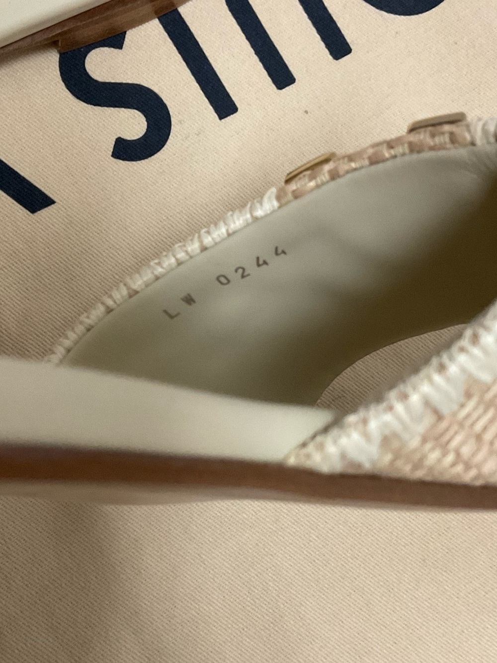 Louis Vuitton Mare Natural Flat Mule In Raffia with LV Logo - Picture 7 of 7